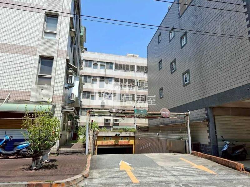 中壢體育園區低樓層美三房房屋室內格局與周邊環境
