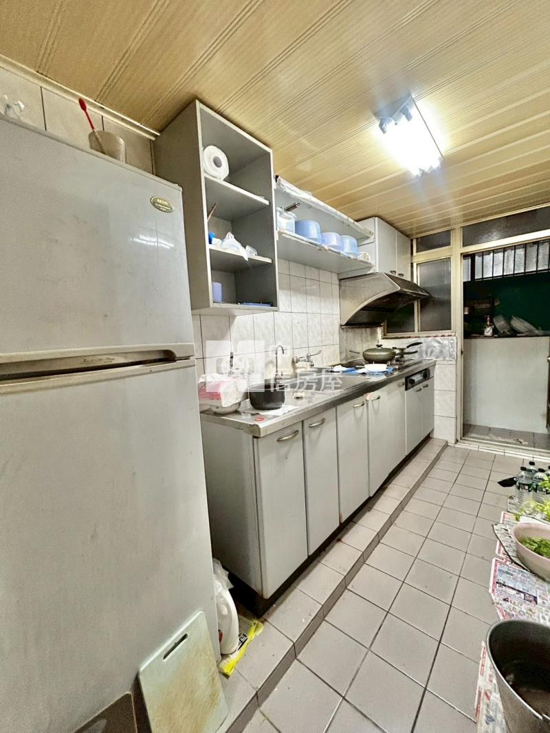 低樓層雙陽台大三房房屋室內格局與周邊環境