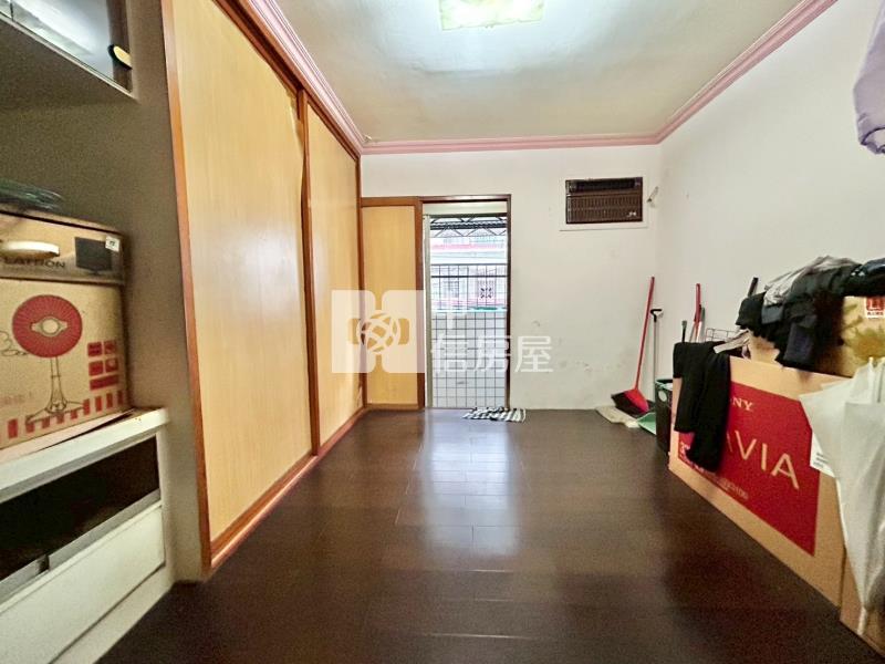 低樓層雙陽台大三房房屋室內格局與周邊環境