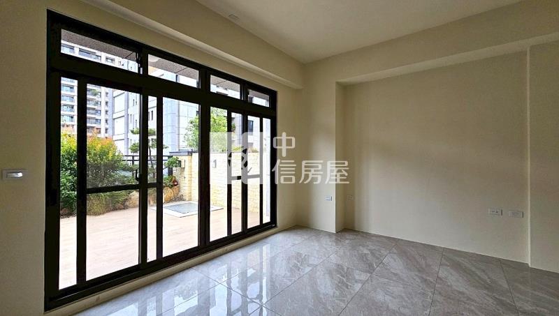 十期臨路全新未住大面寬雙車電梯別墅房屋室內格局與周邊環境