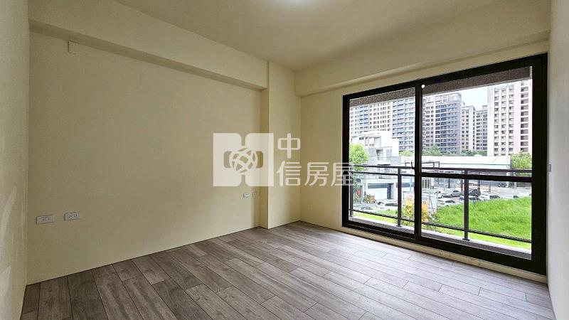 十期臨路全新未住大面寬雙車電梯別墅房屋室內格局與周邊環境
