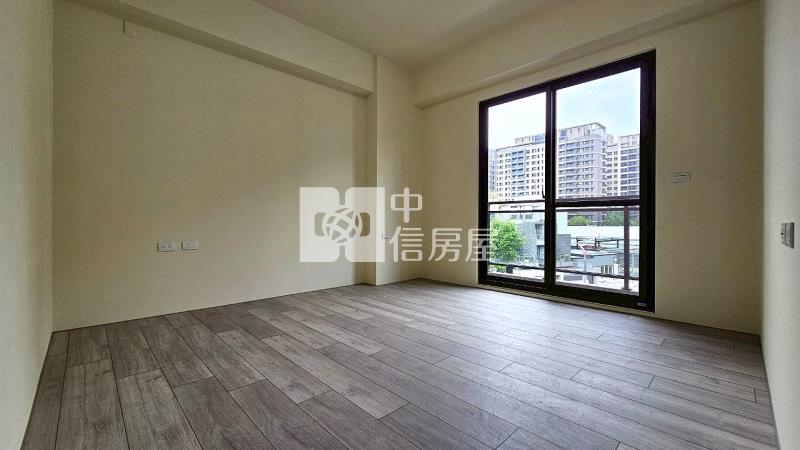 十期臨路全新未住大面寬雙車電梯別墅房屋室內格局與周邊環境
