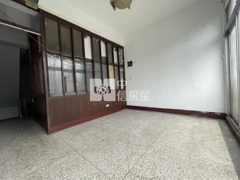成功國小旁透天店面房屋室內格局與周邊環境