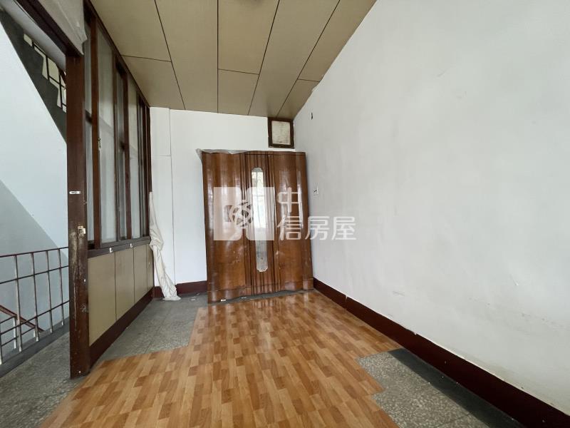 成功國小旁透天店面房屋室內格局與周邊環境