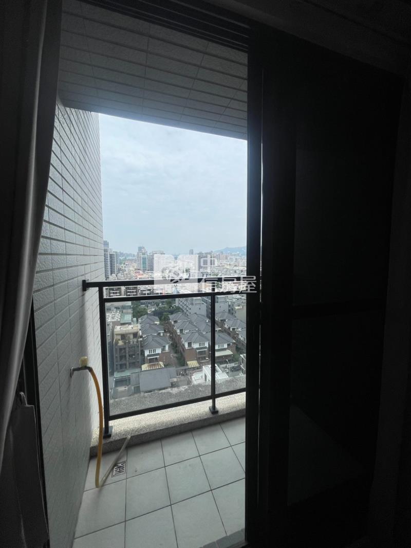 小春日和輕屋齡三房兩廳車位美房房屋室內格局與周邊環境