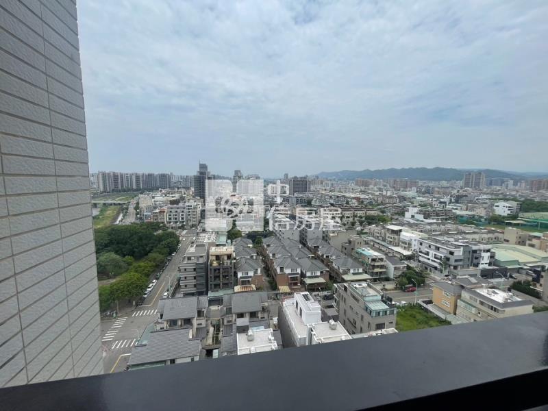 小春日和輕屋齡三房兩廳車位美房房屋室內格局與周邊環境