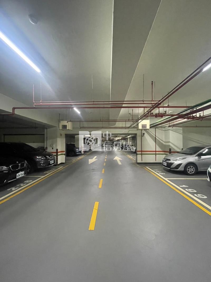 皇城帝寶高樓層三房平車房屋室內格局與周邊環境