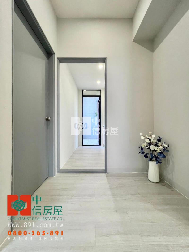 秀泰影城旁全新整理兩房房屋室內格局與周邊環境