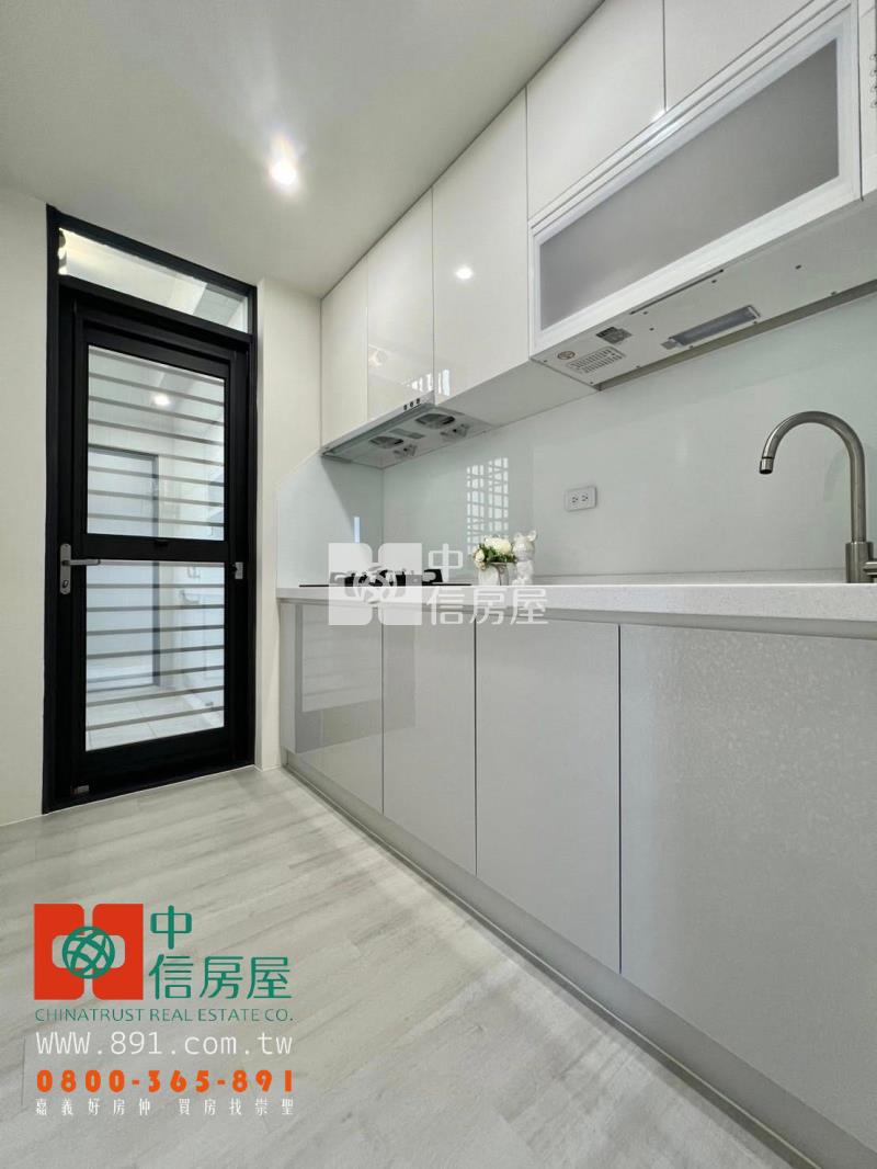 秀泰影城旁全新整理兩房房屋室內格局與周邊環境