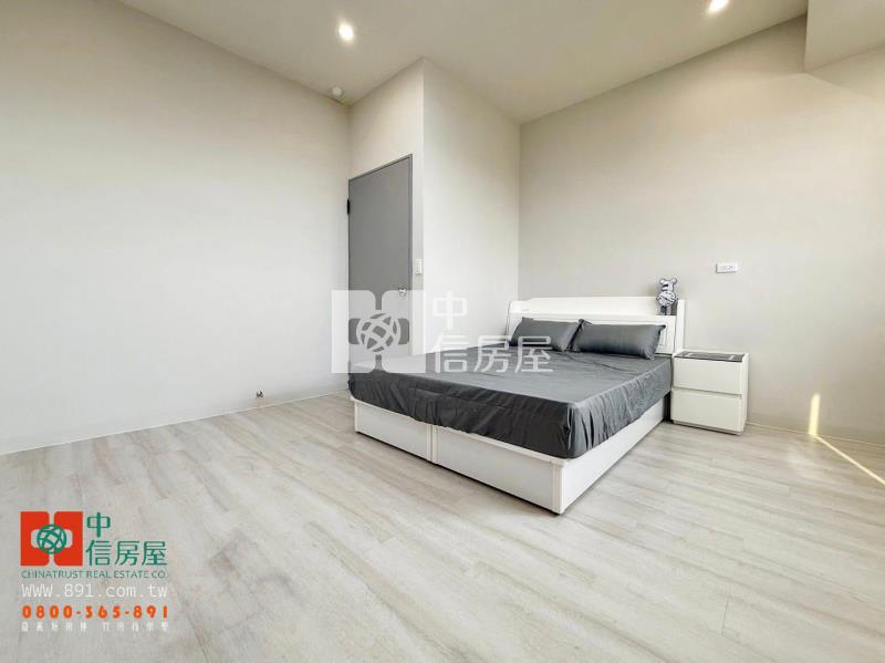 秀泰影城旁全新整理兩房房屋室內格局與周邊環境