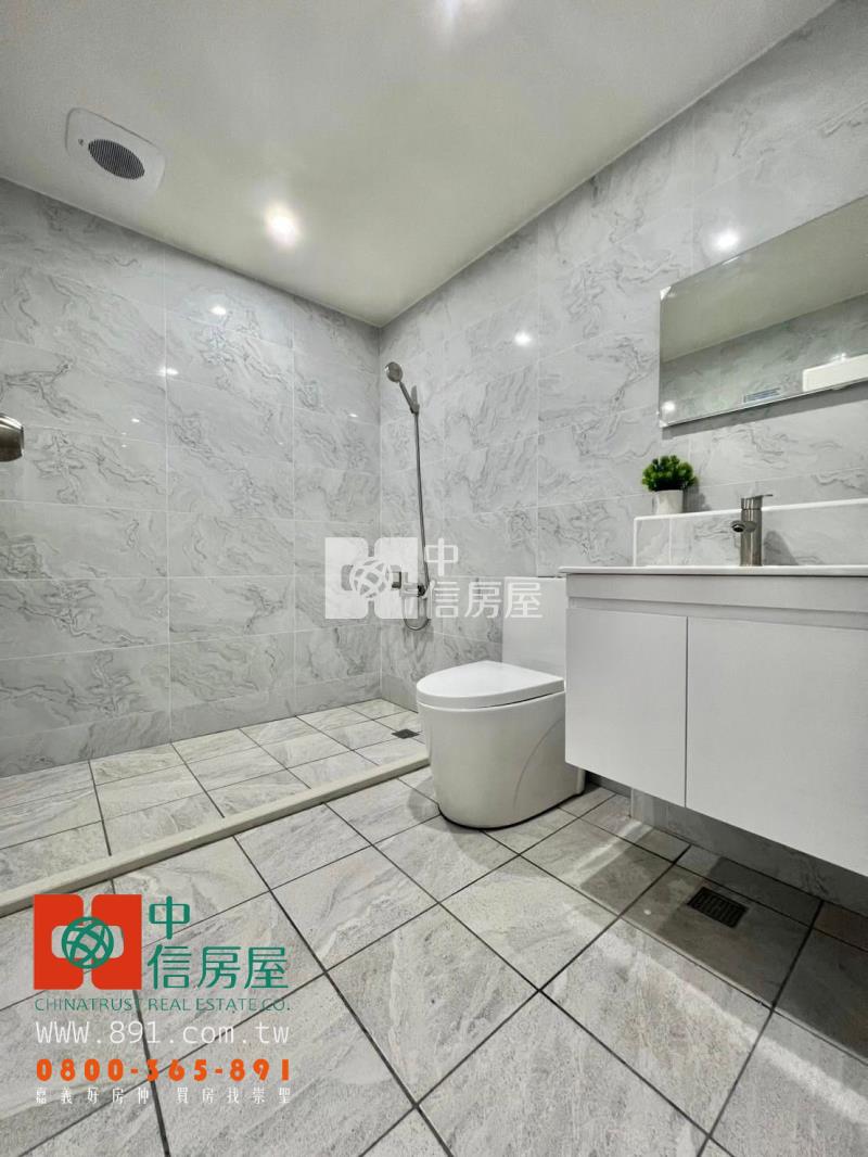 秀泰影城旁全新整理兩房房屋室內格局與周邊環境