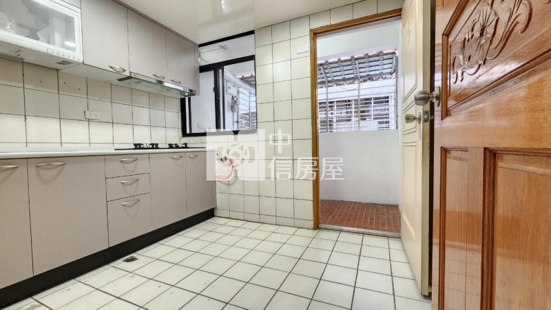 力行重疊別墅房屋室內格局與周邊環境
