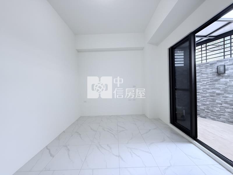 茄萣市區全新未住7.6米大面寬店住房屋室內格局與周邊環境