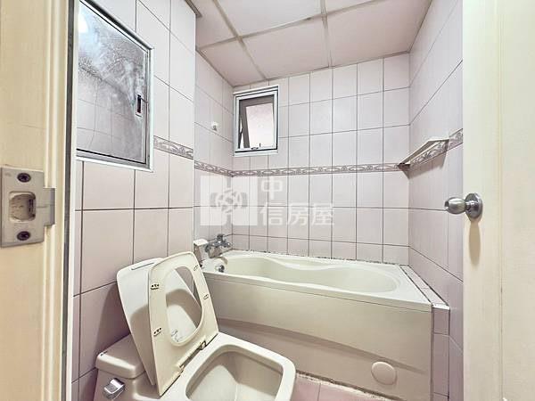 皇城園邸中央公園旁大四房平車房屋室內格局與周邊環境