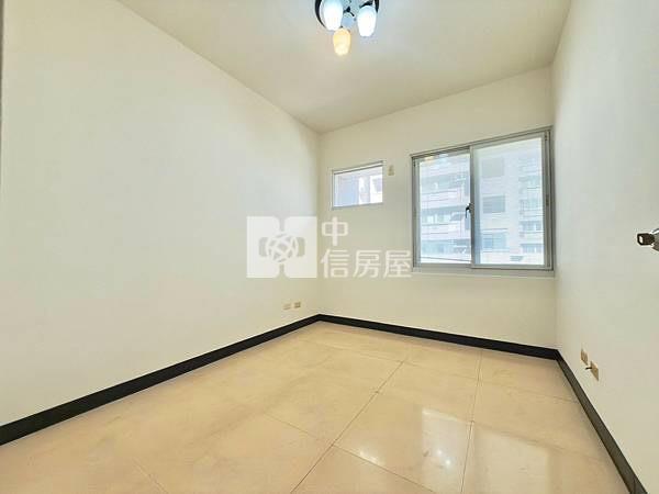 皇城園邸中央公園旁大四房平車房屋室內格局與周邊環境