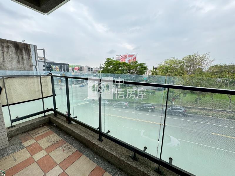 東山商圈大面寬六房電梯別墅房屋室內格局與周邊環境