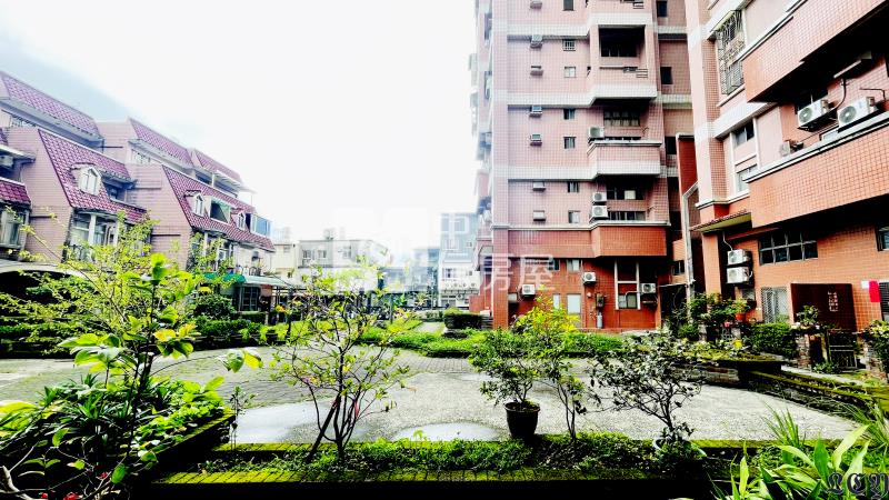 黃金海岸居家挑高溫馨四房房屋室內格局與周邊環境