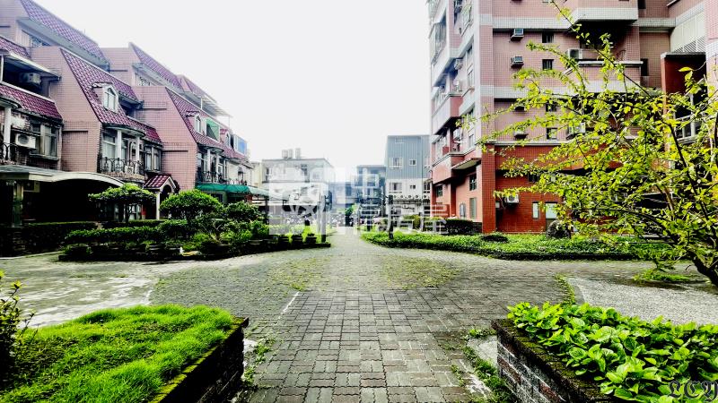 黃金海岸居家挑高溫馨四房房屋室內格局與周邊環境