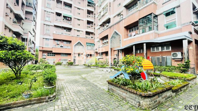 黃金海岸居家挑高溫馨四房房屋室內格局與周邊環境