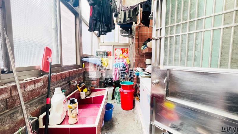 黃金海岸居家挑高溫馨四房房屋室內格局與周邊環境