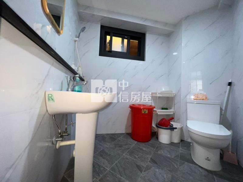 中區電梯2+1房全新整理房屋室內格局與周邊環境