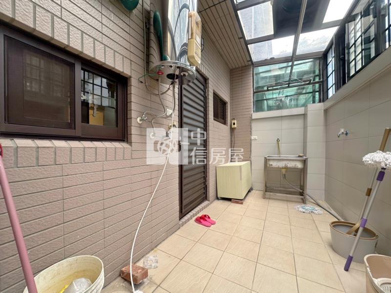 群硯典藏前院停車美別墅房屋室內格局與周邊環境