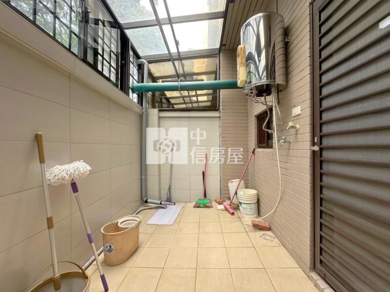 群硯典藏前院停車美別墅房屋室內格局與周邊環境
