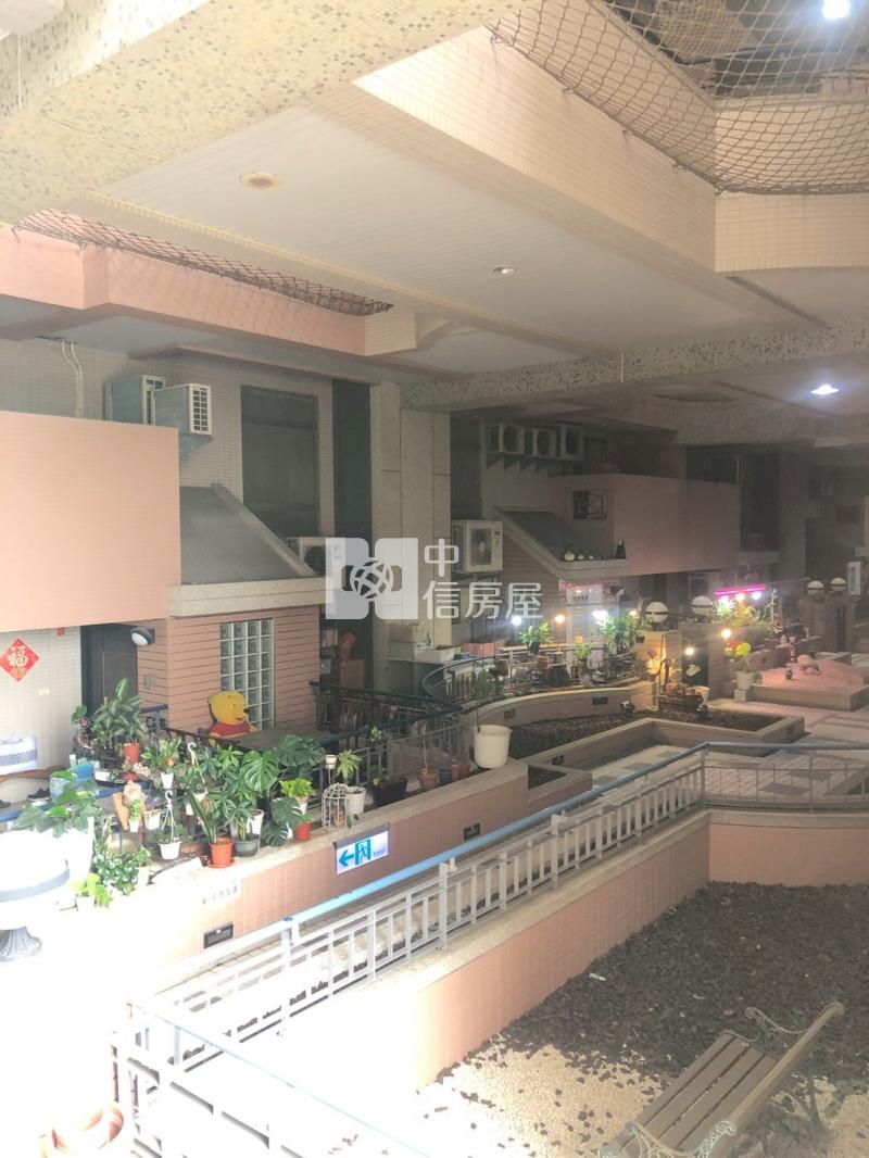 東區夢時代空中別墅絕品五房車寓房屋室內格局與周邊環境