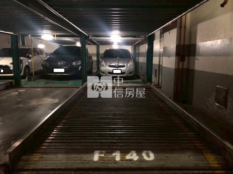 東區夢時代空中別墅絕品五房車寓房屋室內格局與周邊環境