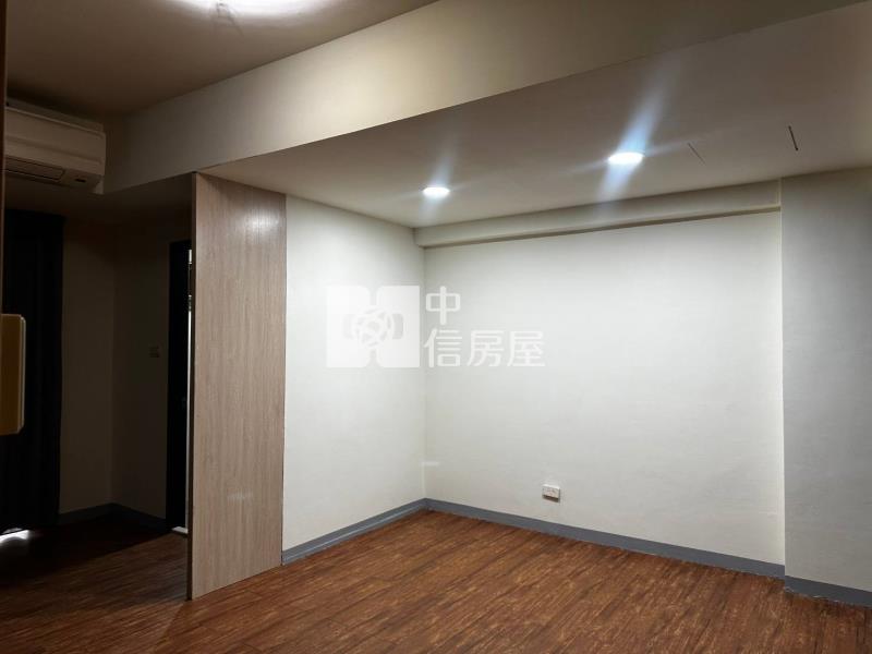 龜山A8忠義路長庚特區收租店面+雙車位房屋室內格局與周邊環境