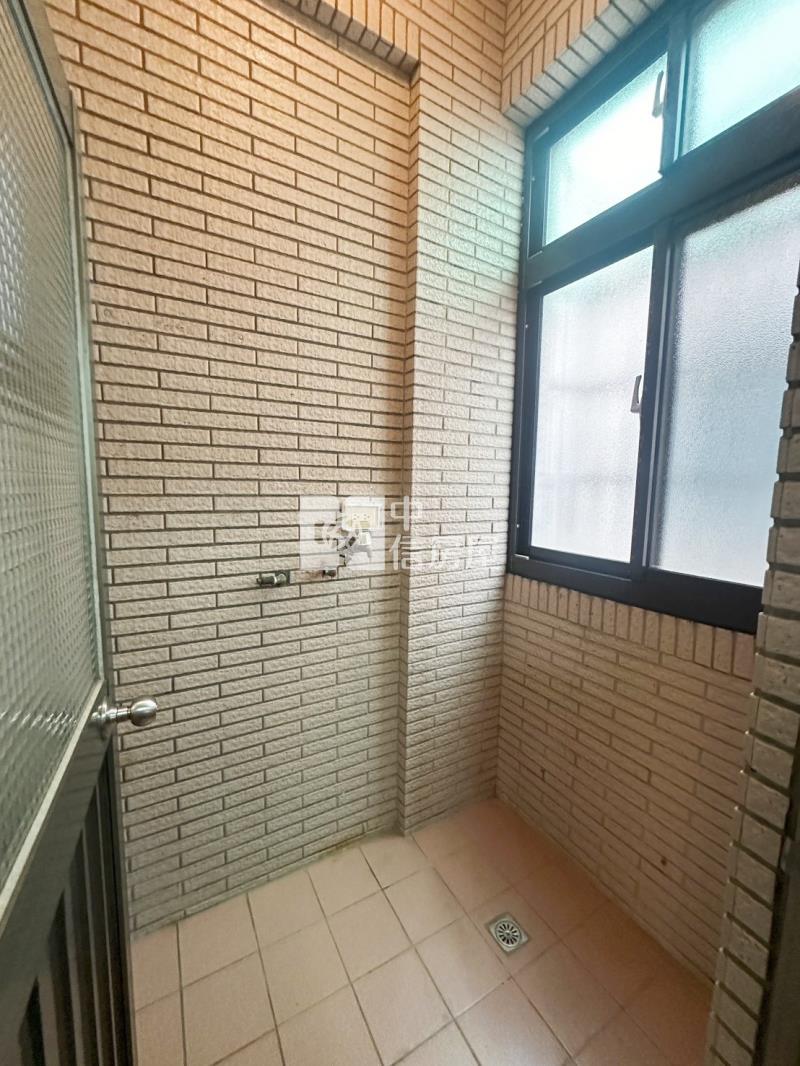 正新坡市區大透天房屋室內格局與周邊環境