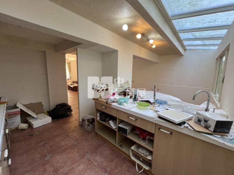 陽光山林前庭後院別墅房屋室內格局與周邊環境
