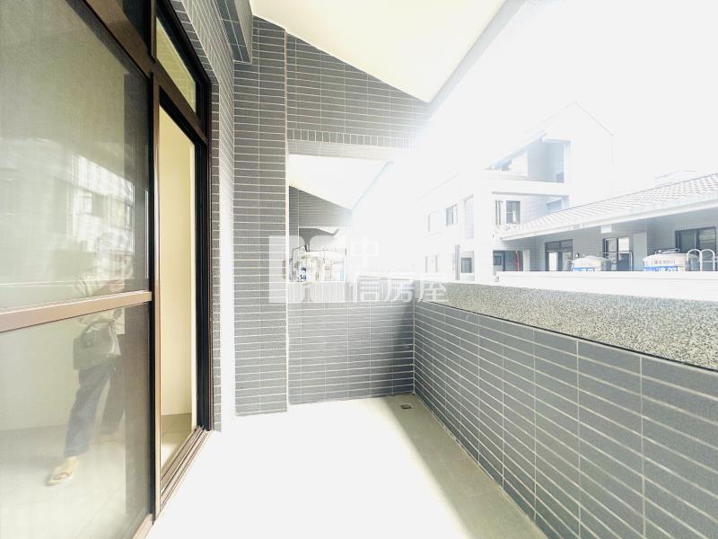興仁夜市全新未住雙車電梯別墅房屋室內格局與周邊環境