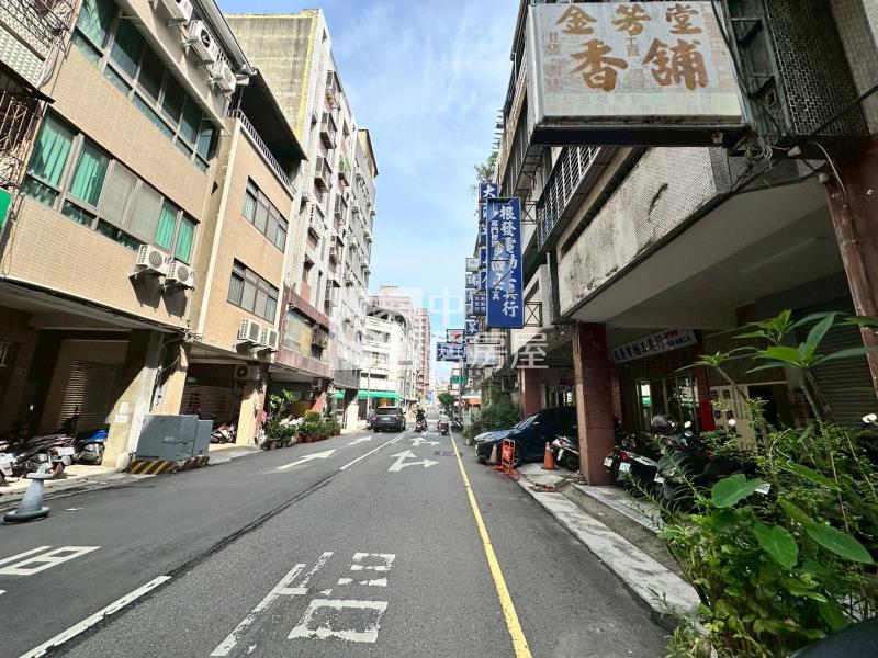 篤行路一樓店面房屋室內格局與周邊環境