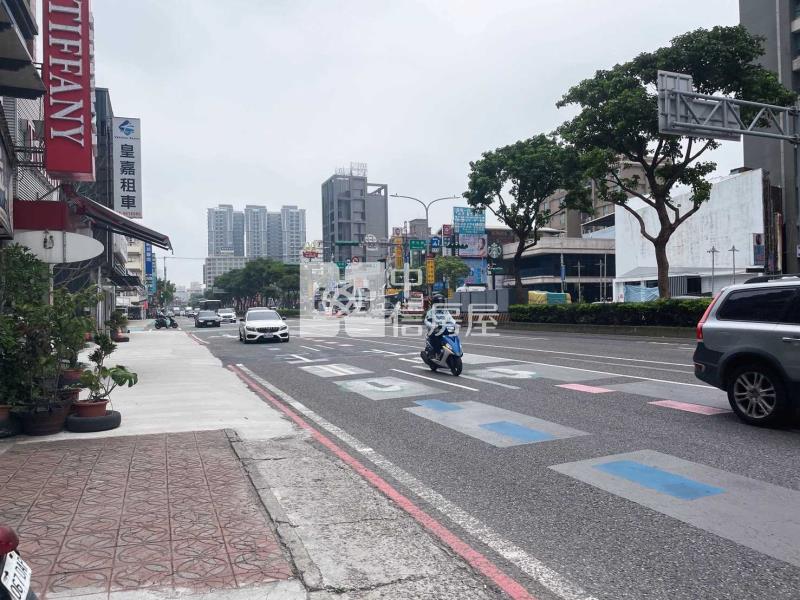 中壢民族路上透天店面+9套房收租房屋室內格局與周邊環境