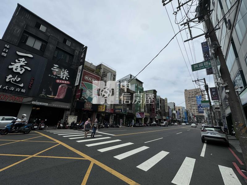 A22捷運旁百坪電梯店住房屋室內格局與周邊環境