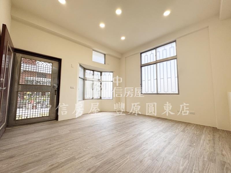 鳳鳴路邊間新整理透天房屋室內格局與周邊環境