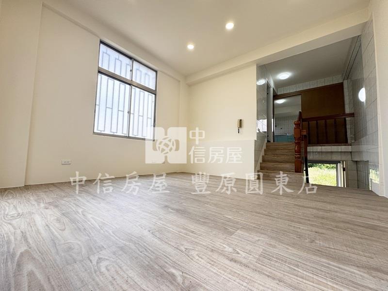 鳳鳴路邊間新整理透天房屋室內格局與周邊環境