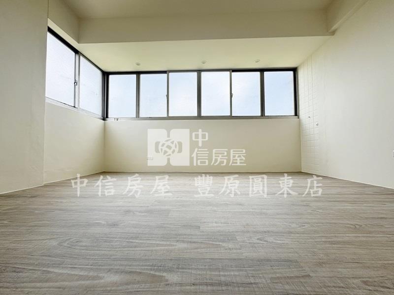 鳳鳴路邊間新整理透天房屋室內格局與周邊環境