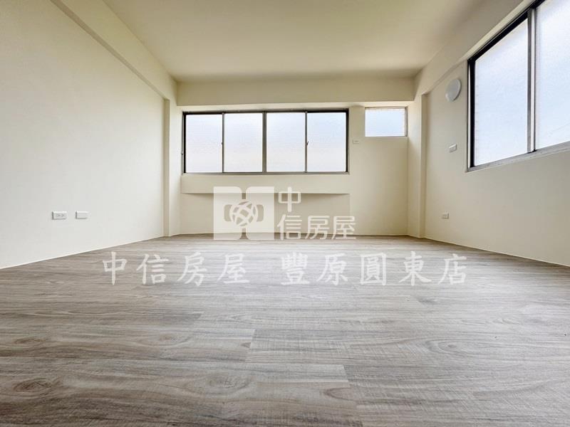 鳳鳴路邊間新整理透天房屋室內格局與周邊環境