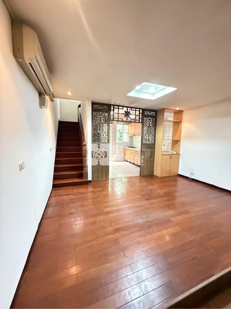青山六街透天房屋室內格局與周邊環境