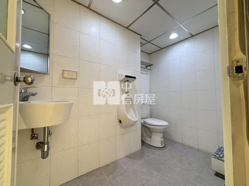 法院旁高坪效住二商辦房屋室內格局與周邊環境