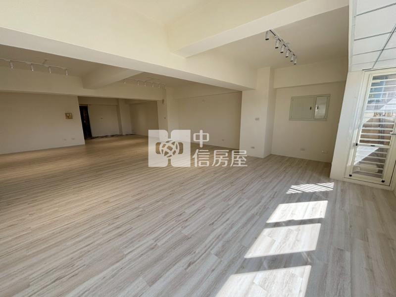 法院旁高坪效住二商辦房屋室內格局與周邊環境