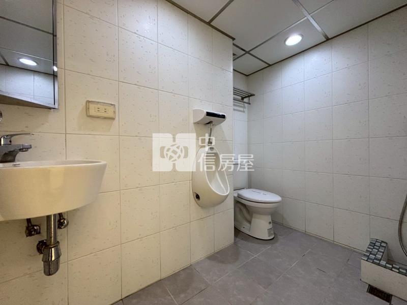 法院旁高坪效住二商辦房屋室內格局與周邊環境