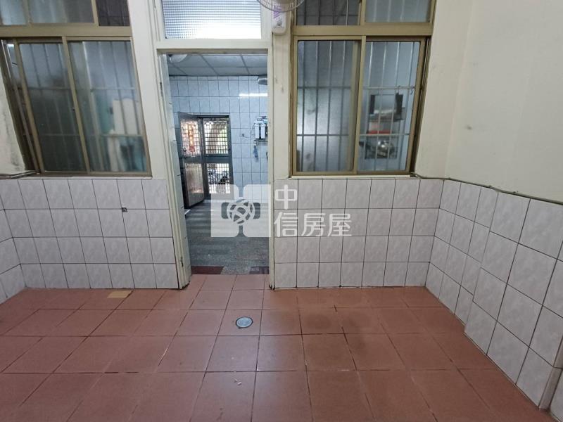 正東山路熱鬧黃金透店房屋室內格局與周邊環境
