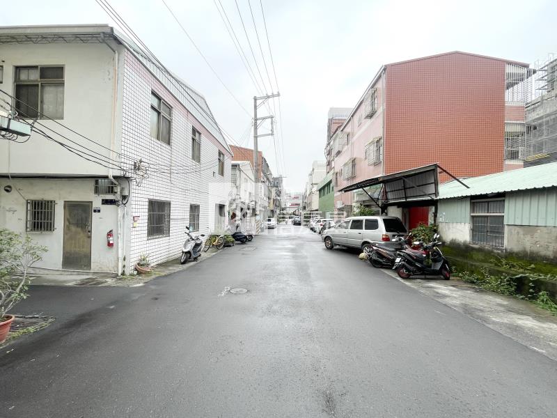 中清愛買三房車位房屋室內格局與周邊環境