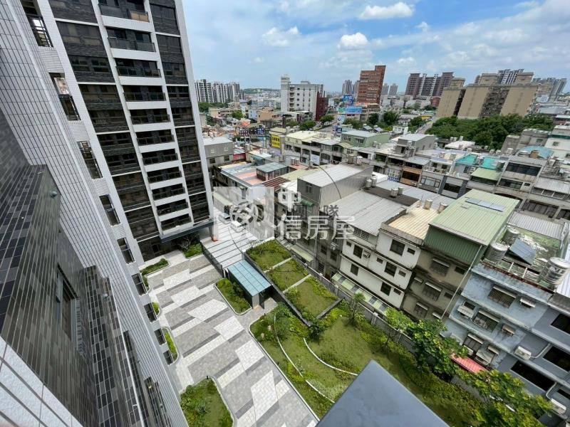 寶欣上漾-愛買旁高樓層3房車房屋室內格局與周邊環境