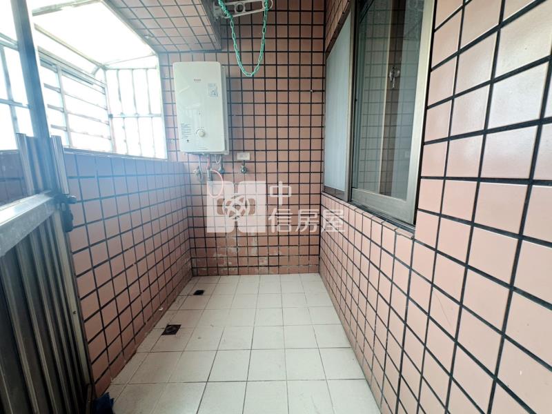 城市經典高樓三房車位房屋室內格局與周邊環境
