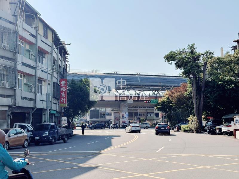 城市經典高樓三房車位房屋室內格局與周邊環境