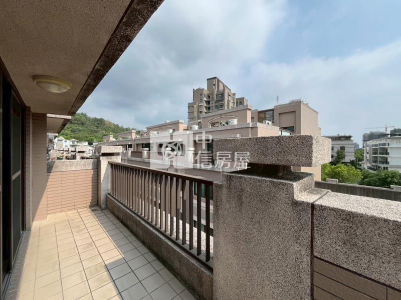 廍子公園旁奧林匹克莊園雙車別墅房屋室內格局與周邊環境